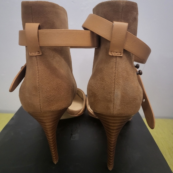 Shoes - Picture 3 of 4